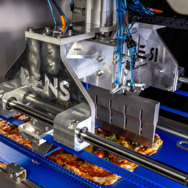 ultrasonic cutter of pizza