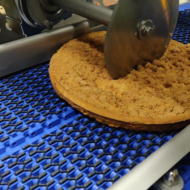runden_Kuchen_automatisiert_schneiden_Baecker-Handwerk.jpg
