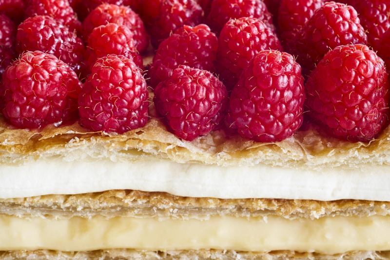 delicious-raspberry-cake-with-puff-pastry-and-crea-2025-01-27-17-07-28-utc.jpg